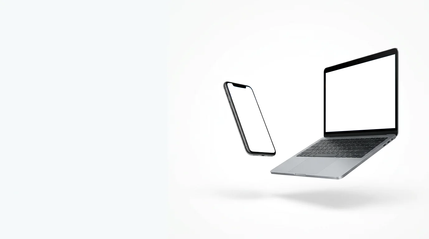 白背景に浮遊するノートPCとスマホ：コピースペース付きモックアップ素材