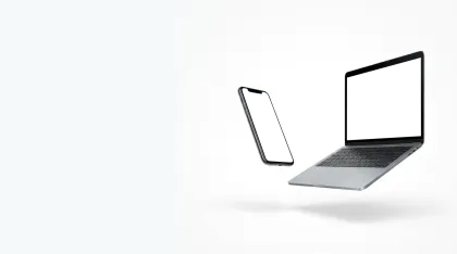 白背景に浮遊するノートPCとスマホ：コピースペース付きモックアップ素材